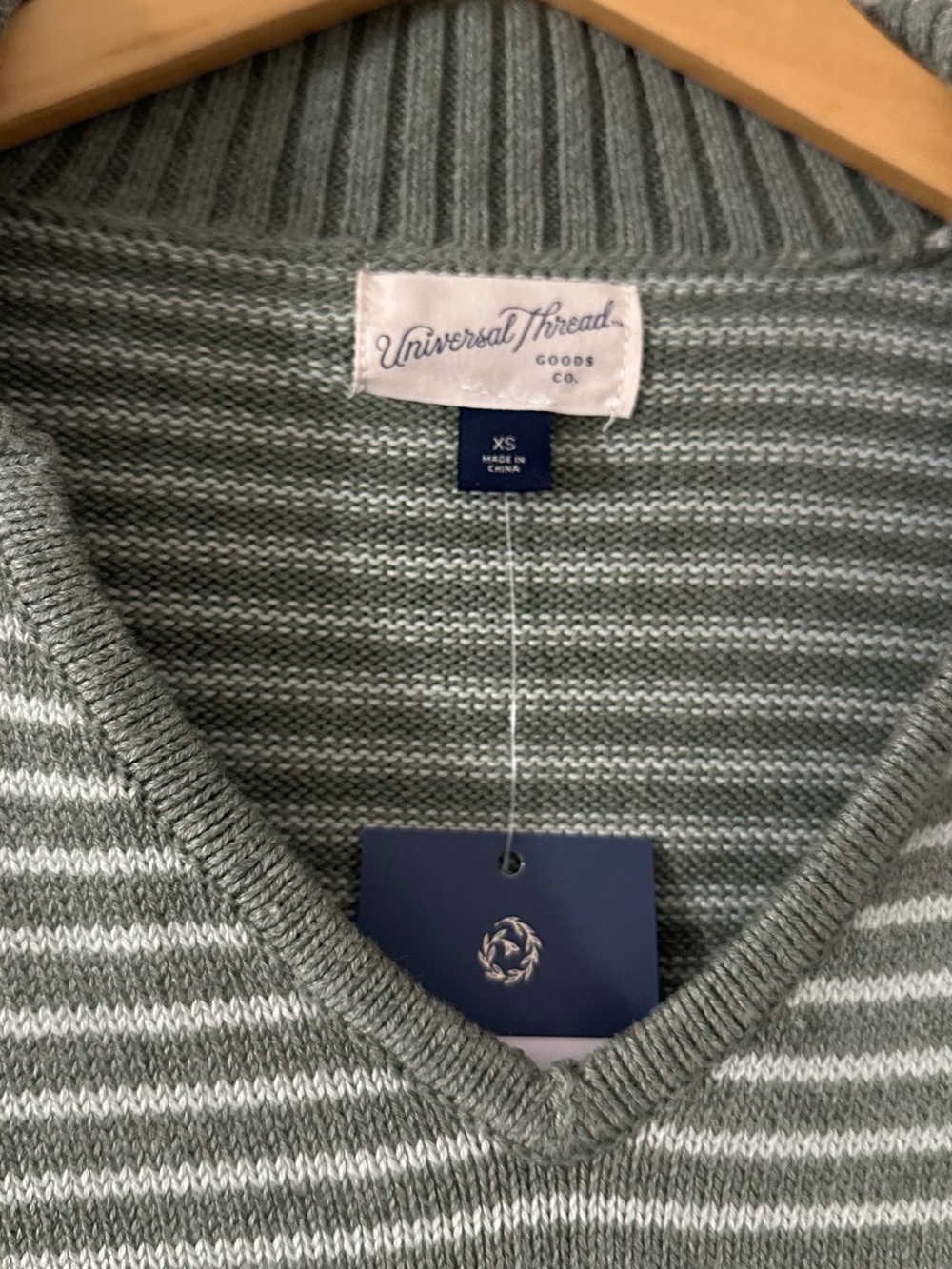 NEW Universal Thread Sweater - Picture 2 of 3